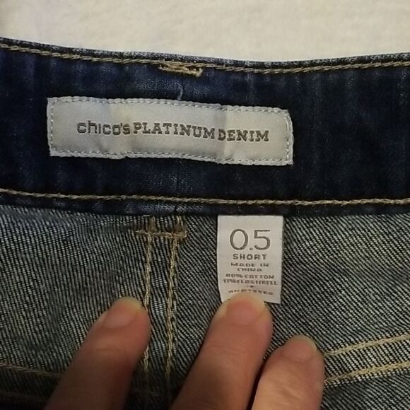 CHICO'S PLATINUM DENIM SZ 0.5 SHORT (6/SHORT) - Picture 2 of 4